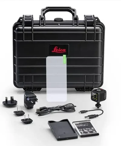 Leica equipment set with case and accessories.