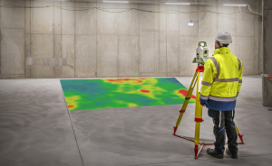 A construction worker looking at a thermal image with the Leica MS60 Nova MultiStation in a building.